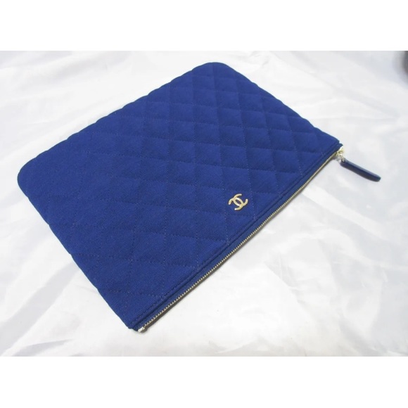 Authentic new CHANEL CC clutch - Picture 8 of 10